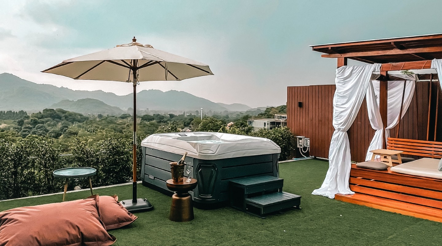 Outdoor Jacuzzi at Hilltop Residence